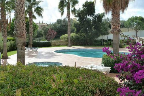 Great 2 Bedroom Apartment With Communal Pool