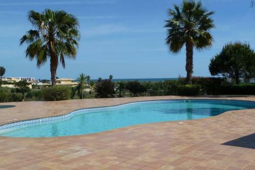 Great 2 Bedroom Apartment With Communal Pool