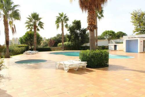 Great 2 Bedroom Apartment With Communal Pool