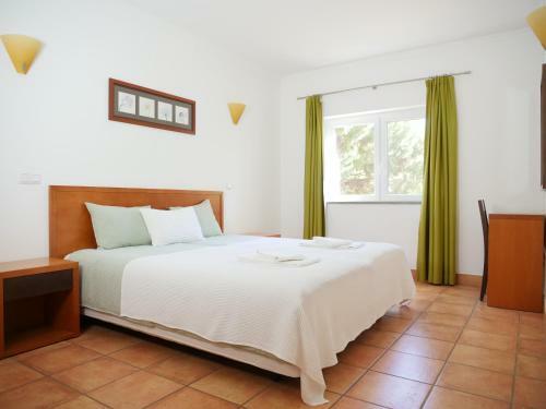 Spacious Apartment Near Porto de Mos Beach, Lagos.