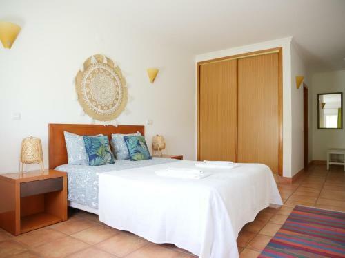 Spacious Apartment Near Porto de Mos Beach, Lagos.