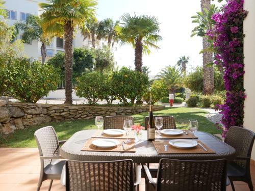 Spacious Apartment Near Porto de Mos Beach, Lagos.