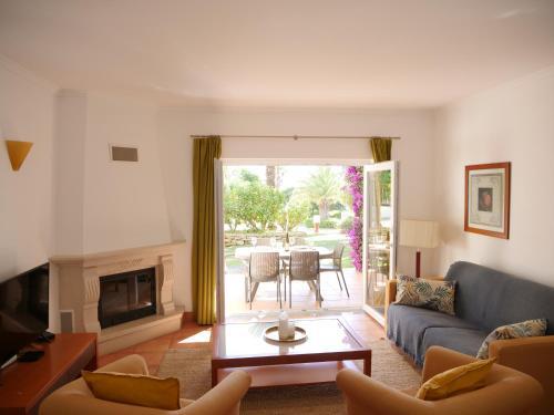 Spacious Apartment Near Porto de Mos Beach, Lagos.