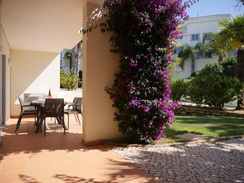 Spacious Apartment Near Porto de Mos Beach, Lagos.