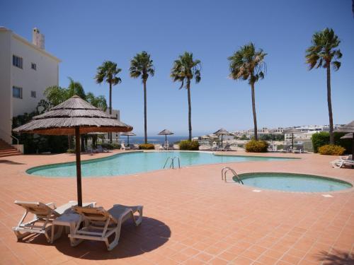 Spacious Apartment Near Porto de Mos Beach, Lagos.