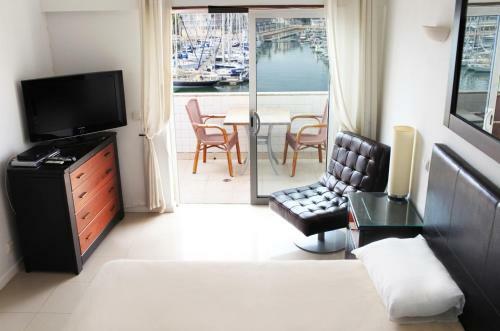 Lagos Marina View Studio Apartment On Main Avenue