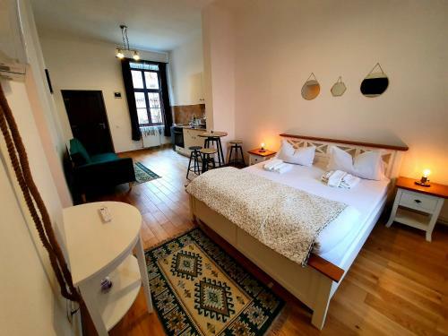 Maximus Apartments
