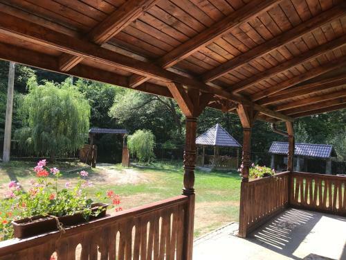 Lodge Pensiunea Valea Tonii