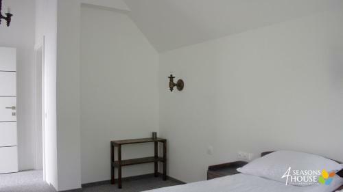 Bed & Breakfast 4 Seasons - House