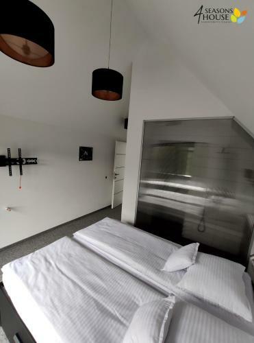 Bed & Breakfast 4 Seasons - House