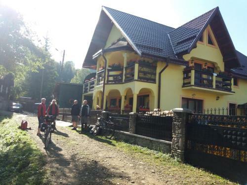 Hostal Karisma Kriss