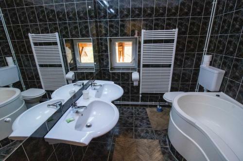 Bed & Breakfast Pensiunea Eden