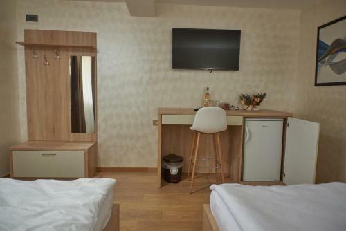Hostal Pensiunea Rares