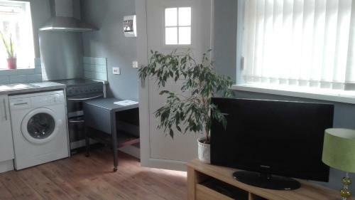 Garden Apartment - With Lockable Bike Storage!