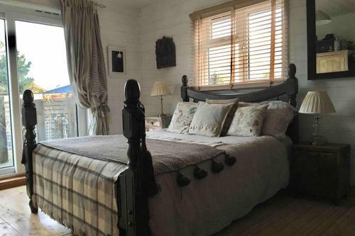 Norfolk Cabin