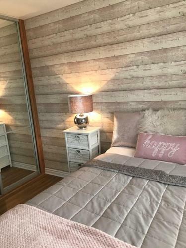 Double Room With En-suite. Central For North West