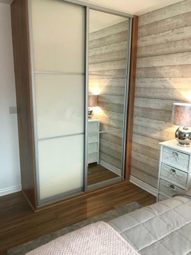Double Room With En-suite. Central For North West