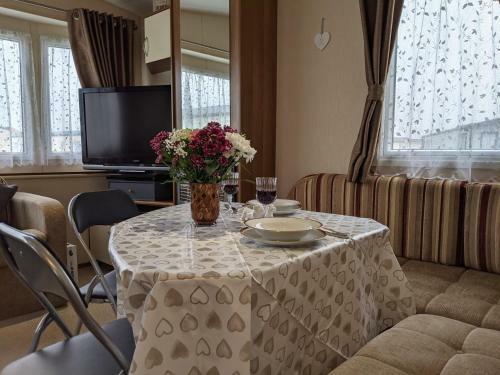 Nigella - West Sands Holiday Park - 2 Bedroom & Pet Friendly