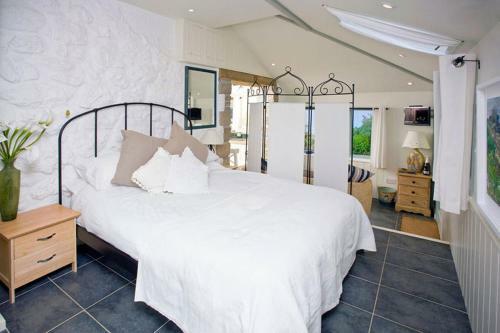 Basking Shark, Studio Cottage With Superb Sea Views By Beach