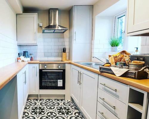 Jubilee View Cottage - Cute And Cosy