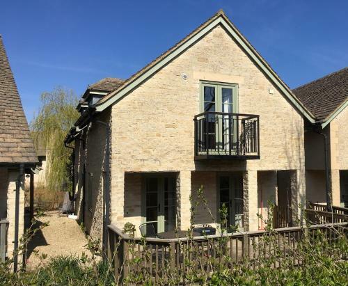 Juniper House, 33 Mill Village