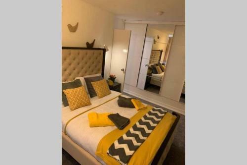 Apartamento Stunning Large 4 Bedroom - Coventry