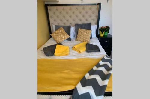 Apartamento Stunning Large 4 Bedroom - Coventry