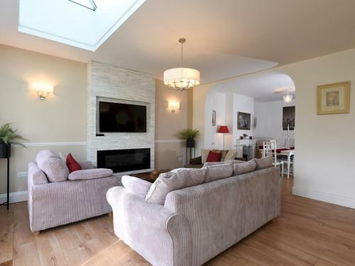 Pass The Keys Huge 4bed - Sleeps 8 - Great Access To South Coast