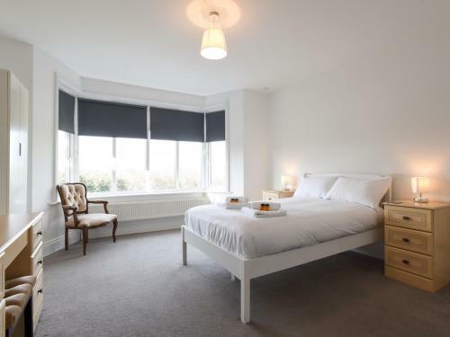 Pass The Keys Huge 4bed - Sleeps 8 - Great Access To South Coast