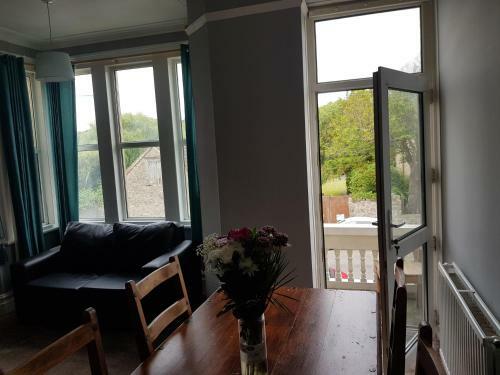 Apartamento Large First Floor Balcony Flat Next To Beach