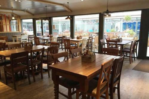 Edinburgh - Seton Sands-salsa Caravan-pet Friendly
