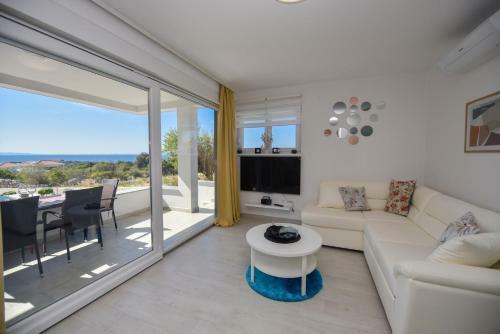 Funtastic C Apartments With Pool And Terrace