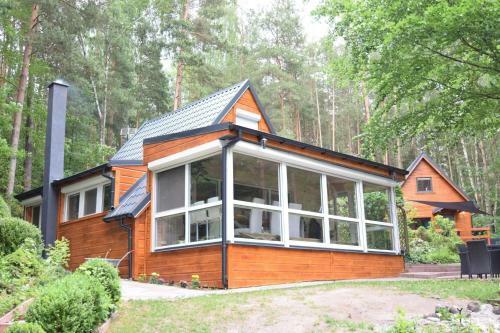 Holiday Home, Kamien
