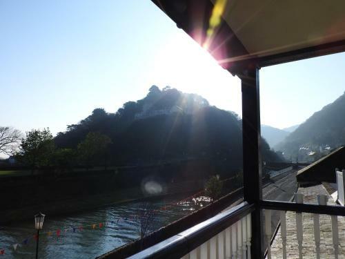 Hostal Riverside Cottage