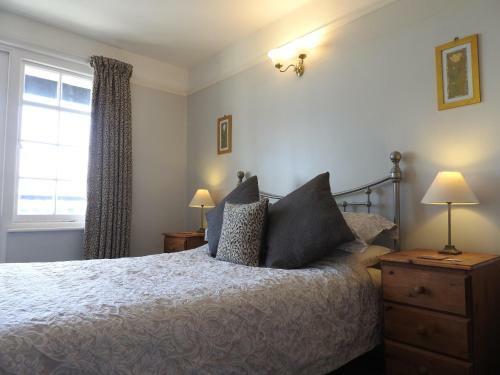 Hostal Riverside Cottage