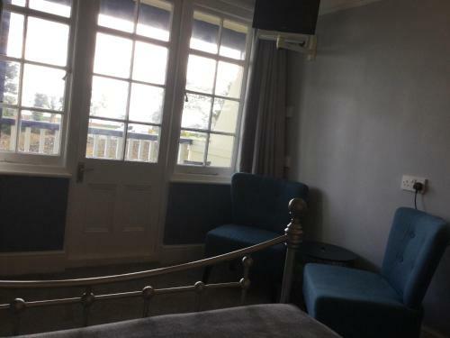 Hostal Riverside Cottage