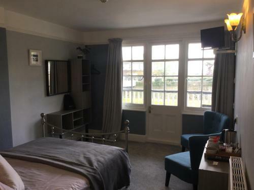 Hostal Riverside Cottage