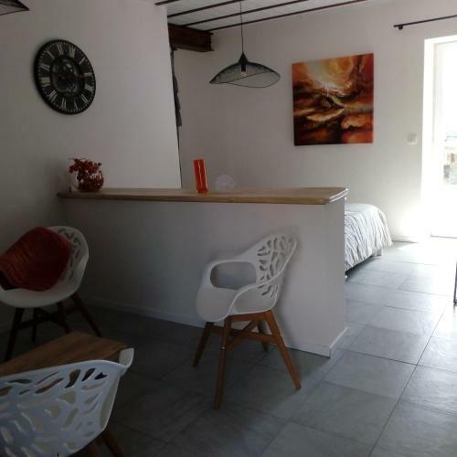 Bed & Breakfast L'anagramme, Chambres Et Table D'h�tes, Naturisme Possible