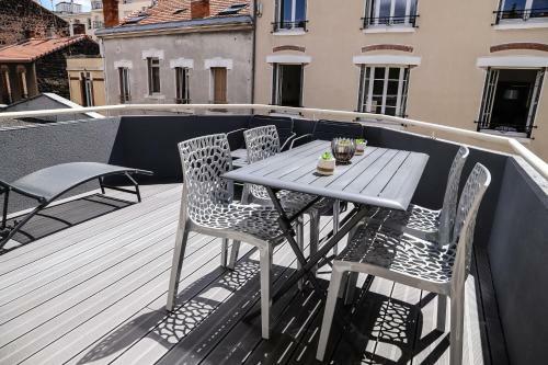 Apartamento Charmant T3 Jaude + Terrasse Et Garage