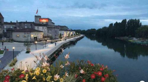 Apartamento Le Cocon #centre Ville #100m De La Charente