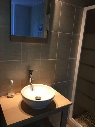 Chambre Double Avec Salle De Bain Privative