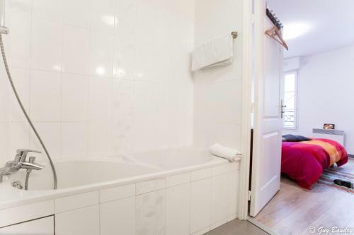 Chic Apart With Parking In Paris