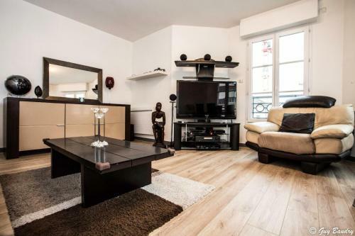 Chic Apart With Parking In Paris