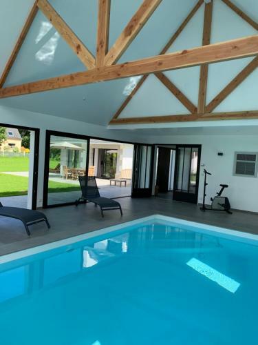 Villa Avec Piscine Int�rieure � Sainte- Marine