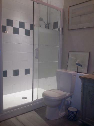 Bed & Breakfast Le Ch�teau De Roqueb�re