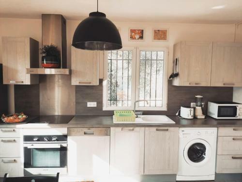 Bas De Villa. C�te D'azur, � 20 Kms De Nice