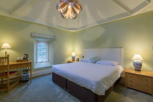 Bed & Breakfast West Dean College