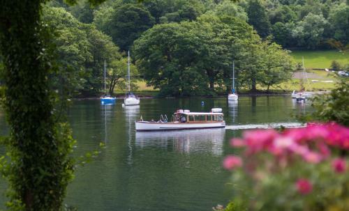 Lakeside Hotel And Spa