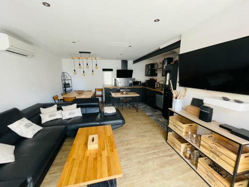 Belle Maison de Village Proche de La C�te Radieuse