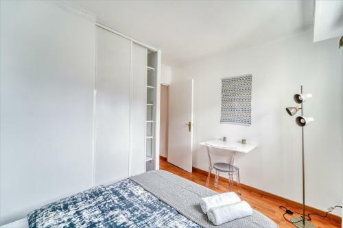 Chic And Spacious Apart With Parking